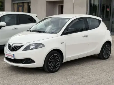 Begagnad Lancia Ypsilon Gold 69 HK (50 kW) 2022 Other Halvkombi