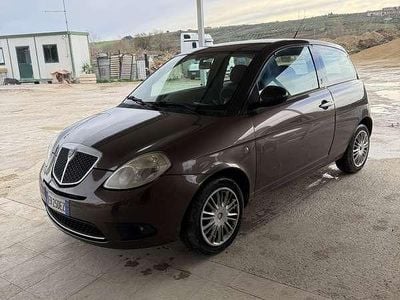 Usata Lancia Ypsilon 75 CV (55 kW) 2010 Marrone Utilitaria