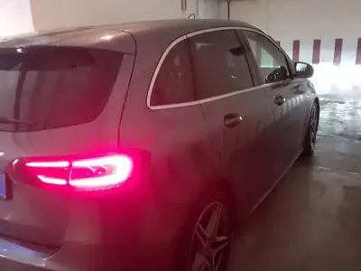 Usata Mercedes B180 Premium 116 CV (85 kW) 2020 Grigio Monovolume