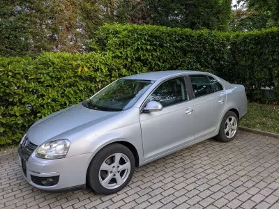 Usata VW Jetta Comfortline 116 CV (85 kW) 2008 Argento Berlina