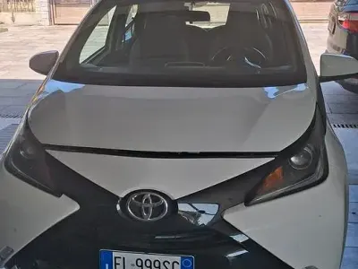 Usata Toyota Aygo 69 CV (50 kW) 2017 Bianco Utilitaria