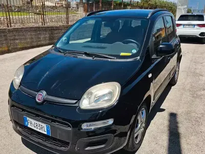 Usata Fiat Panda Lounge 69 CV (50 kW) 2017 Nero Utilitaria