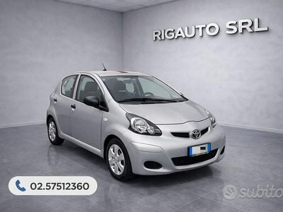 Usata Toyota Aygo Sol 68 CV (50 kW) 2010 Grigio Utilitaria