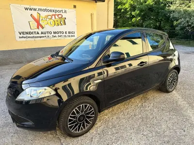 Usata Lancia Ypsilon Platinum 69 CV (50 kW) 2014 Nero Utilitaria
