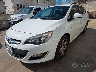 Usata Opel Astra Cosmo 130 CV (95 kW) 2013 Bianco