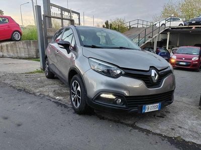 Usata Renault Captur 90 CV (66 kW) 2015 Grigio SUV