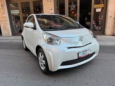 Usata Toyota iQ Sol 68 CV (50 kW) 2010 Bianco Utilitaria
