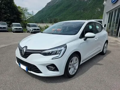 Używany Renault Clio V SE 66 KM (48 kW) 2021 Sedan/Limuzyna