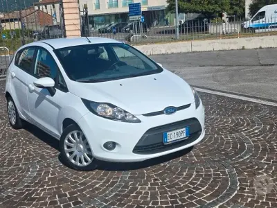 Gebraucht Ford Fiesta Titanium 97 PS (71 kW) 2010 Weiß Kleinwagen