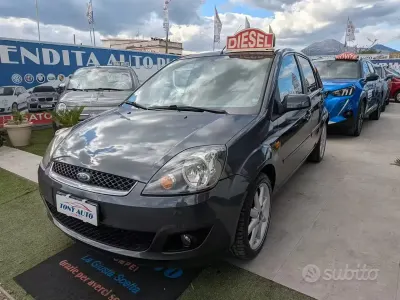 Occasion Ford Fiesta 68 ch (50 kW) 2007 Gris Citadine