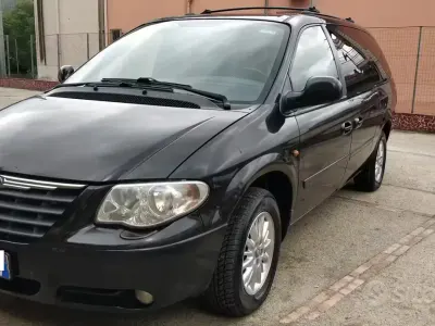 Usata Chrysler Grand Voyager 139 CV (102 kW) 2006 Nero Monovolume