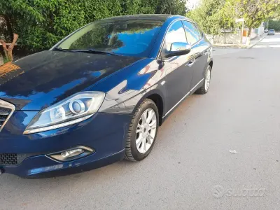 Usado Lancia Delta 120 CV (88 kW) 2014 Azul Utilitario