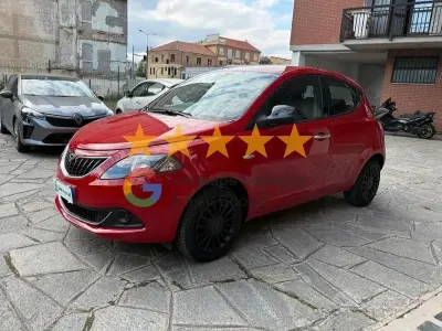 Używany Lancia Ypsilon Silver 69 KM (50 kW) 2022 Czerwony Hatchback