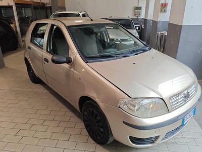 Usata Fiat Punto Active 59 CV (43 kW) 2009 Marrone Berlina
