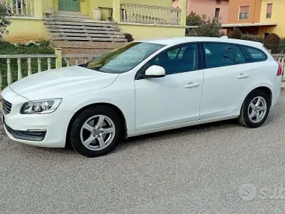 Usata Volvo V60 114 CV (83 kW) 2015 Bianco Station wagon