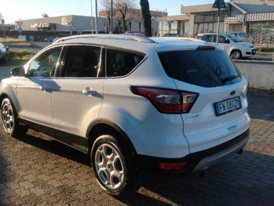 Bianco pastello Usata 2018 Ford Kuga Business Edition SUV | 17.500 € (Molto cara)
