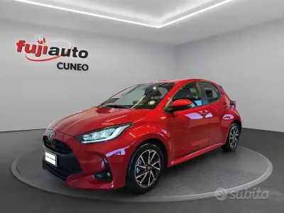 Usata Toyota Yaris Trend 116 CV (85 kW) 2022 Emotional red Utilitaria