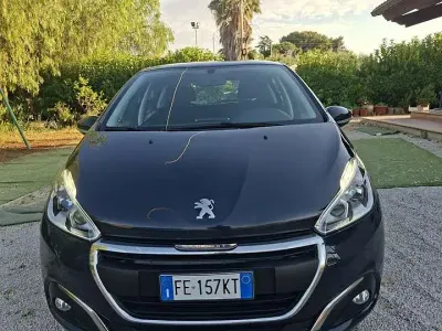 Usata Peugeot 208 Active 75 CV (55 kW) 2016 Other Utilitaria