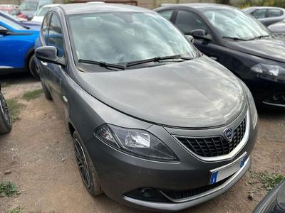 Begagnad Lancia Ypsilon Gold 69 HK (50 kW) 2023 Grå Halvkombi