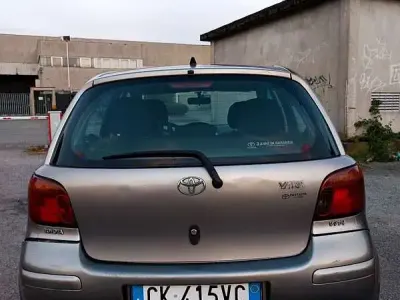 Usata Toyota Yaris Sol 65 CV (47 kW) 2004 Utilitaria