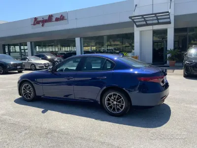 Usata Alfa Romeo Giulia Business 150 CV (110 kW) 2016 Blu Berlina