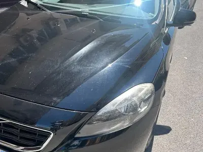 Usata Volvo V40 Momentum 115 CV (84 kW) 2015 Nero Berlina
