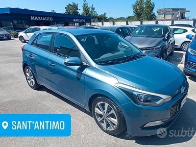 Usata Hyundai i20 74 CV (54 kW) 2015 Blu Berlina
