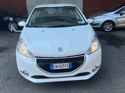 Usata Peugeot 208 Allure 82 CV (60 kW) 2014 Bianco Utilitaria