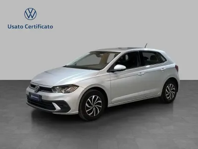 Usata VW Polo Life 80 CV (58 kW) 2023 Reflex silver metallizzato Utilitaria