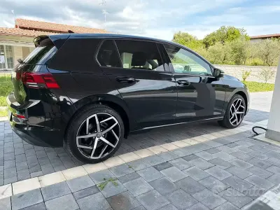 Usata VW Golf VII 116 CV (85 kW) 2021 Nero Utilitaria