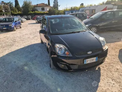 Usata Ford Fiesta Ghia 68 CV (50 kW) 2008 Nero Utilitaria