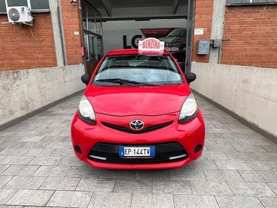 Usata Toyota Aygo Connect Style 67 CV (49 kW) 2012 Rosso Utilitaria