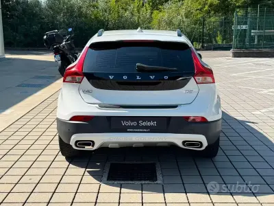Usata Volvo V40 120 CV (88 kW) 2017 Bianco Berlina
