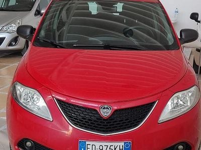 Usata Lancia Ypsilon 69 CV (50 kW) 2016 Rosso Utilitaria