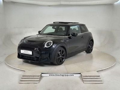 Begagnad Mini Cooper S 178 HK (130 kW) 2022 Svart Halvkombi