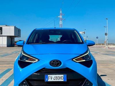 Usata Toyota Aygo 72 CV (52 kW) 2019 Blu Utilitaria