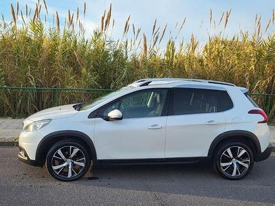 Usata Peugeot 2008 Allure 100 CV (73 kW) 2017 Bianco SUV