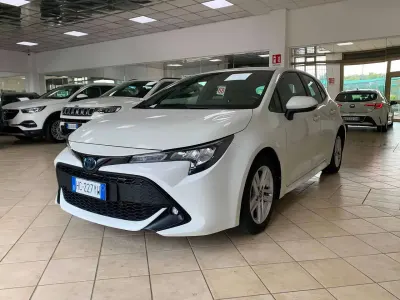 Usata Toyota Corolla Business Edition 98 CV (72 kW) 2019 Bianco perlato Berlina