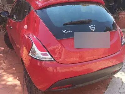 Usata Lancia Ypsilon 69 CV (50 kW) 2018 Rosso Utilitaria