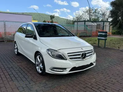 Käytetty Mercedes B180 109 HP (80 kW) 2013 Valkoinen Tila-auto