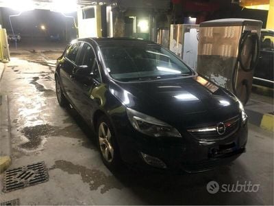 Usata Opel Astra 110 CV (80 kW) 2011 Nero Berlina