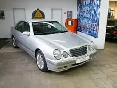 Begagnad Mercedes E200