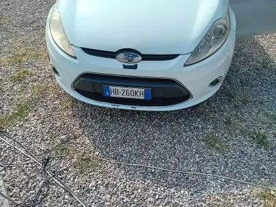 Usata Ford Fiesta 68 CV (50 kW) 2009 Bianco Berlina