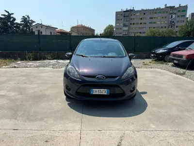Usata Ford Fiesta Titanium 92 CV (67 kW) 2011 Grigio Berlina