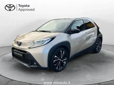 Usata Toyota Aygo X Lounge 72 CV (52 kW) 2023 Beige SUV