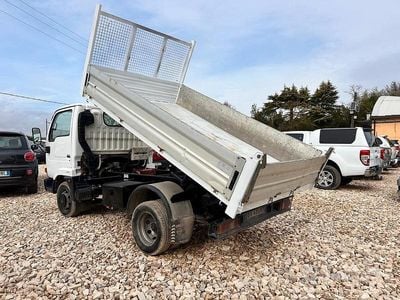 Usata Nissan Cabstar 106 CV (77 kW) 2001 Bianco Pick-up