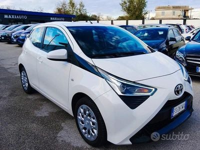 Usata Toyota Aygo 72 CV (52 kW) 2018 Bianco Utilitaria