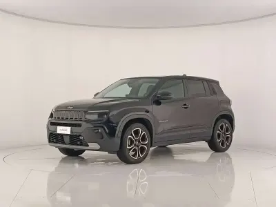 Usado Jeep Avenger 101 HP (74 kW) 2023 Preto SUV