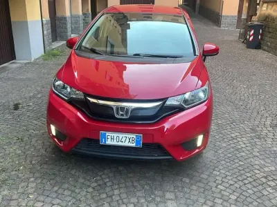 Usata Honda Jazz Trend 102 CV (75 kW) 2017 Rosso Utilitaria