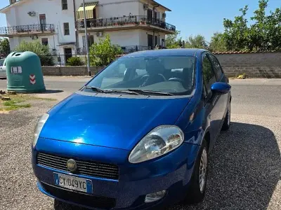 Usata Fiat Grande Punto 65 CV (47 kW) 2005 Bluazzurro Utilitaria